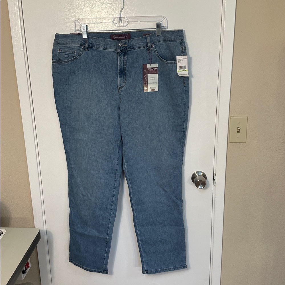 NWT Size 18W Average, Gloria Vanderbilt jeans in “Callisto” - Picture 2 of 6